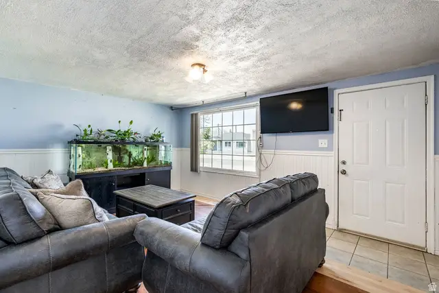 307 S Park St W, Layton, UT 84041 - #3