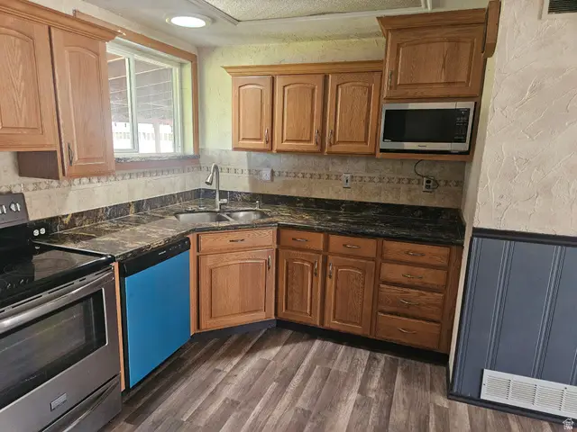 651 Sherwood Dr, Layton, UT 84041 - #2