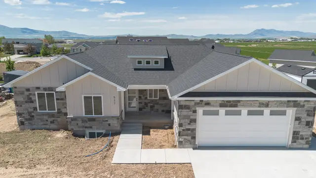 527 N 100 W, Hyde Park, UT 84318 - #2
