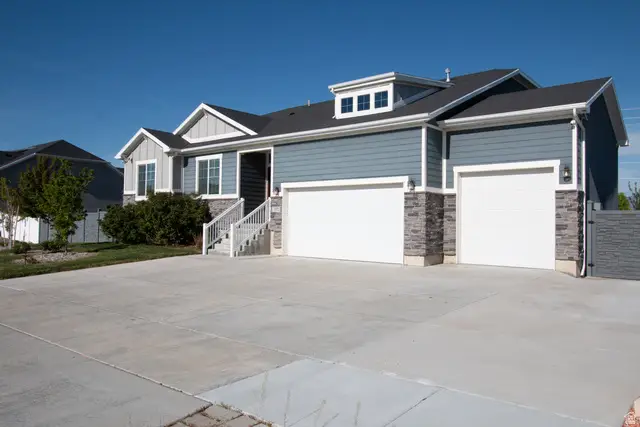 1372 S Homestead Ln, Syracuse, UT 84075 - #2