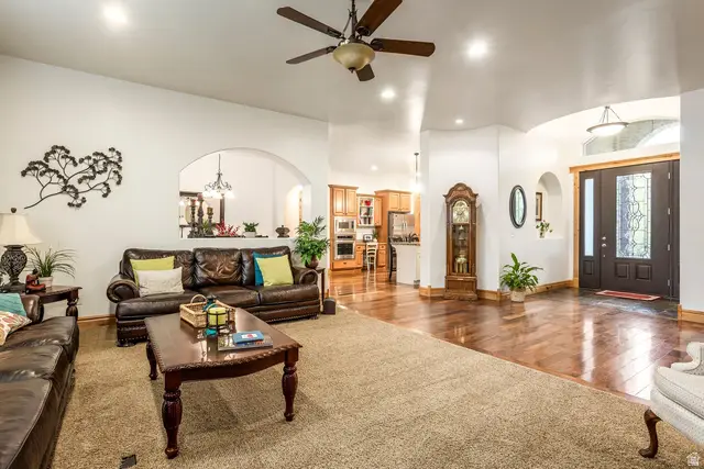 3962 W Farmingdale Ct S, South Jordan, UT 84009 - #3