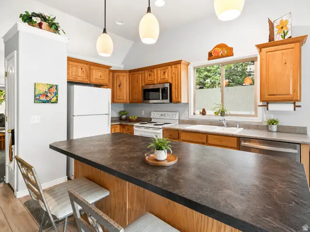 148 E Station St, Sandy, UT 84070 - #3