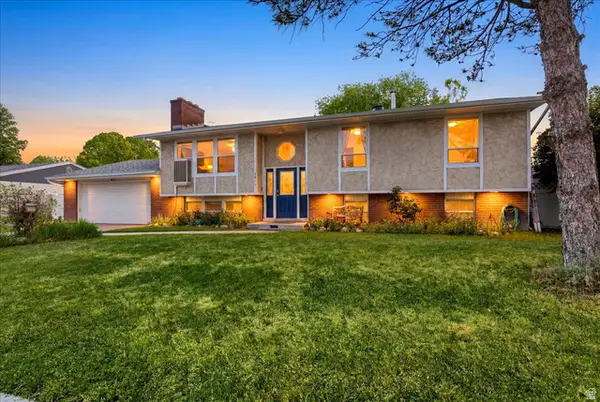 2811 W Lastrada Way S, Riverton, UT 84065