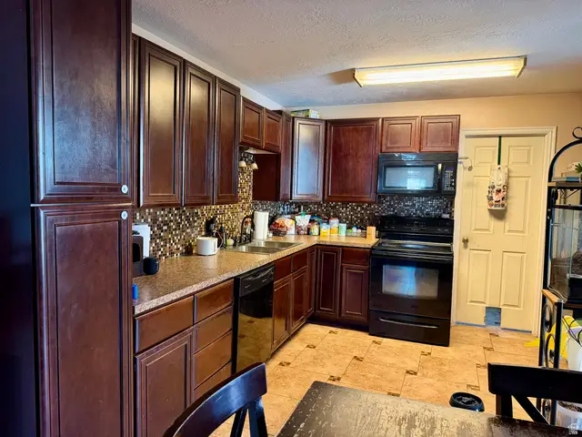 3038 S Arthurs Ct W, West Valley City, UT 84120 - #3