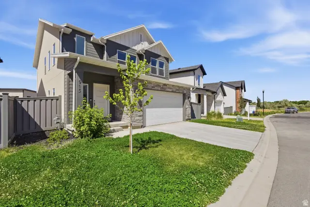 915 N Evelyn St W, Farmington, UT 84025 - #1