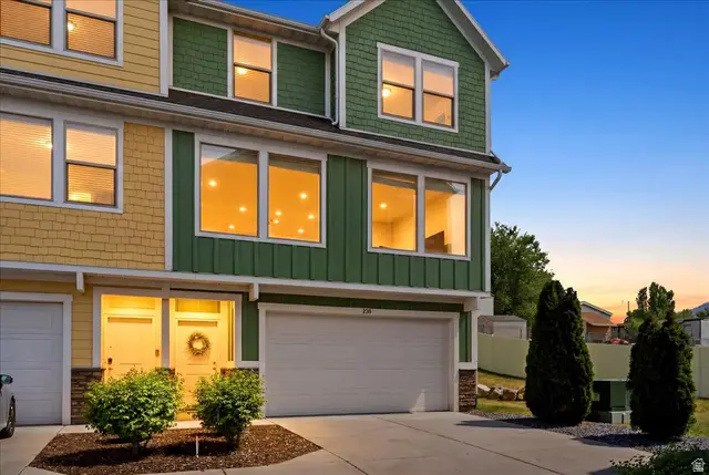 370 W Knights Ln, Layton, UT 84041 - #1