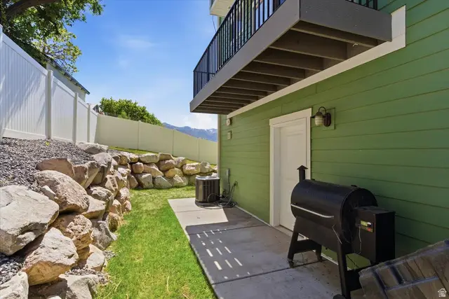 370 W Knights Ln, Layton, UT 84041 - #3