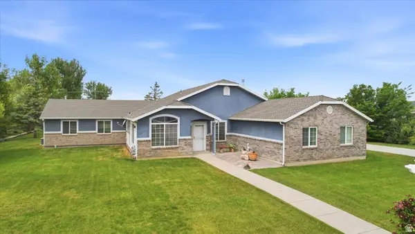 3139 N Pelican Dr, Farr West, UT 84404