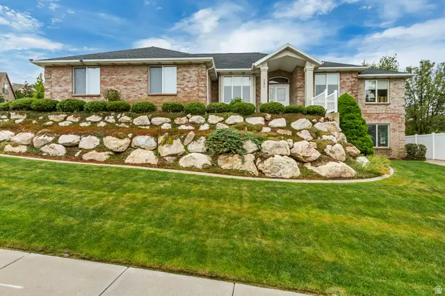 298 E North Canyon Rd, Bountiful, UT 84010 - #2