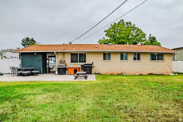 1618 W Camelot Dr, Layton, UT 84041 - #3