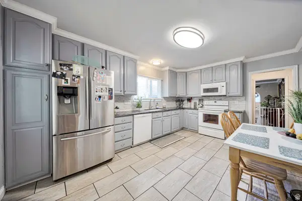 5946 S Highland Dr, Holladay, UT 84121