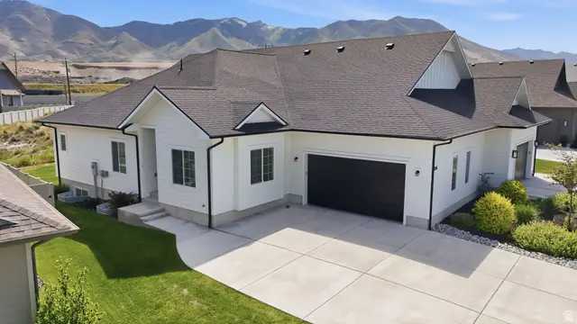 5836 N Glenpoint Dr, Stansbury Park, UT 84074 - #3