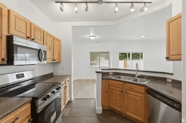 8454 S Ivy Springs Ln, West Jordan, UT 84081