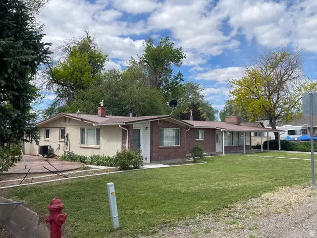 438 E Main St, Elsinore, UT 84724 - #2