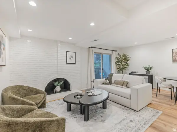4852 S Highland Cir #1, Holladay, UT 84117