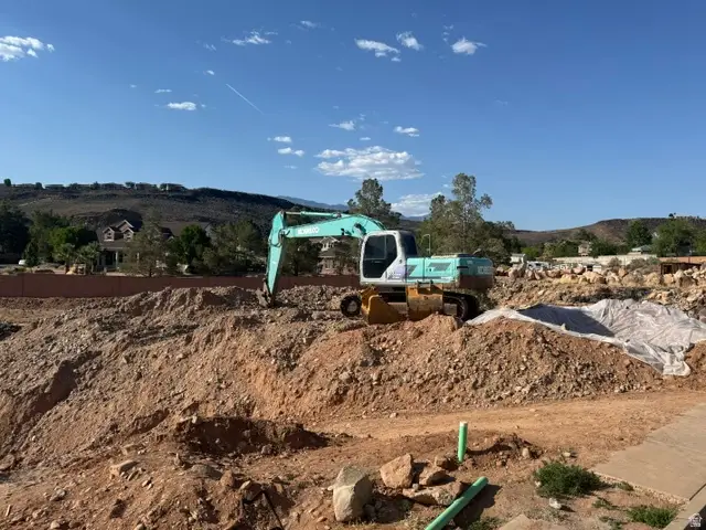 737 E Red Sands Dr, Washington, UT 84780 - #3