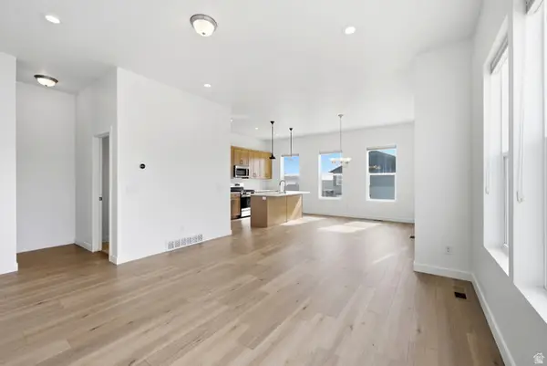 7617 S Bear Gulch Rd W #180, West Jordan, UT 84081