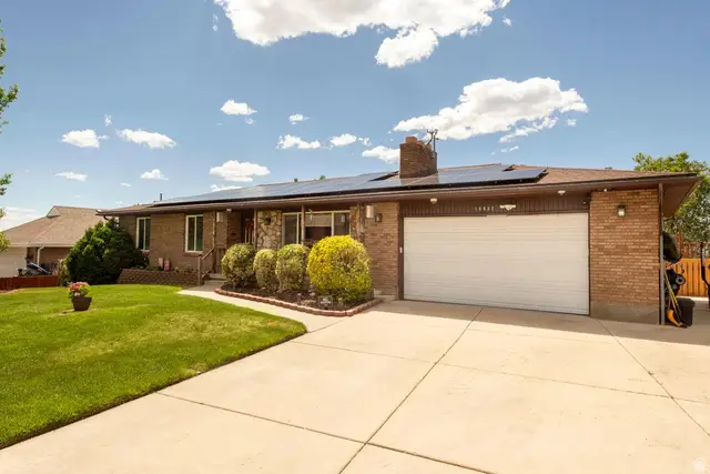 10032 S Blossom Dr, Sandy, UT 84092 - #3
