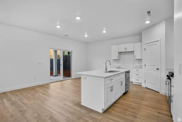 1886 S Queens Garden Dr, Washington, UT 84780 - #1