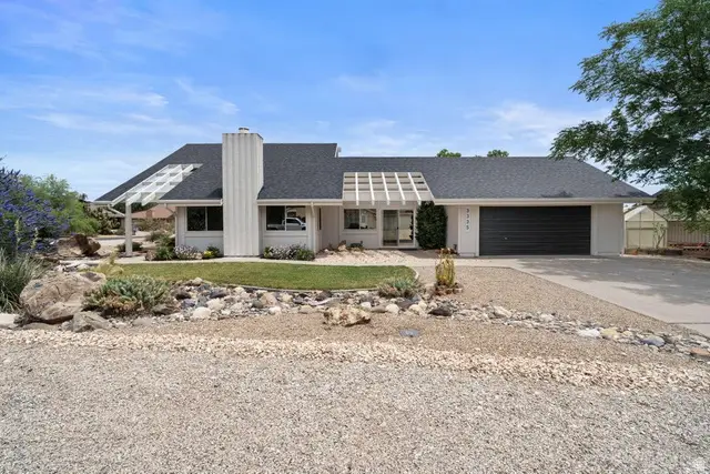 3335 S Comanche Rd, Saint George, UT 84790 - #1