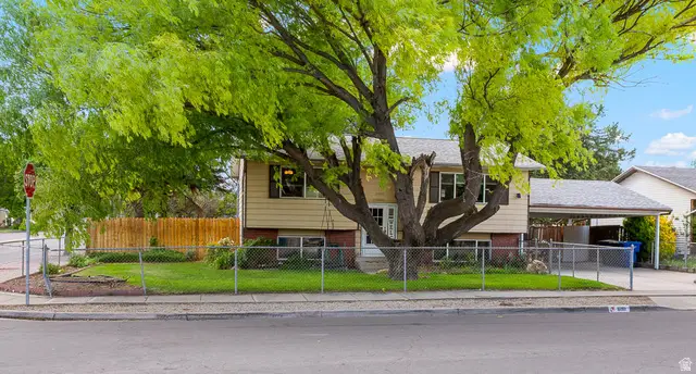6190 S Country Hills Dr, Taylorsville, UT 84129 - #3