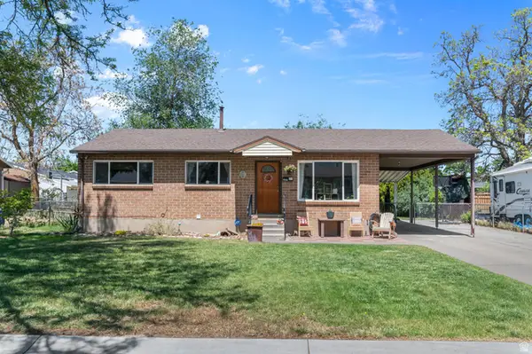 9902 Poppy Ln, Sandy, UT 84094