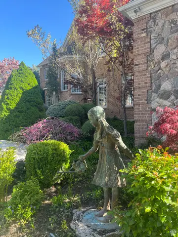 2051 E Normandywoods Ct, Holladay, UT 84117