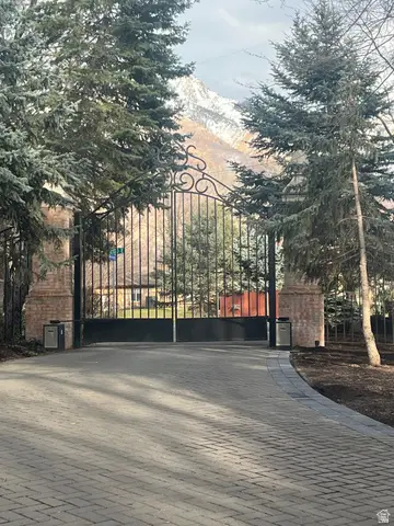 2051 E Normandywoods Ct, Holladay, UT 84117 - #2
