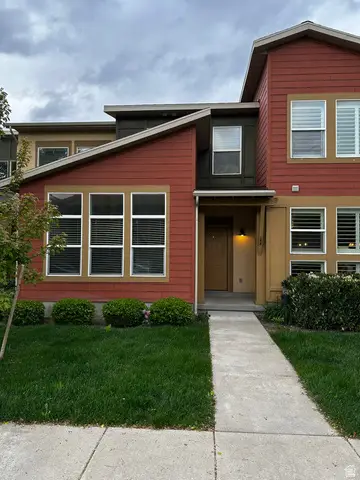 1105 N Stillwater Dr, Farmington, UT 84025