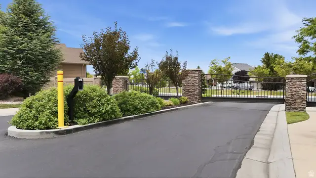 3802 W Autumn Rain Rd S, South Jordan, UT 84009 - #2