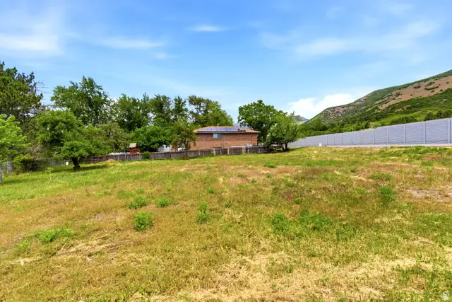 2883 E Sunset Dr, Layton, UT 84040 - #2