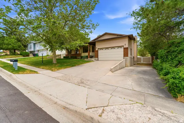 9057 S Cherbourg Pl E, Sandy, UT 84093 - #3