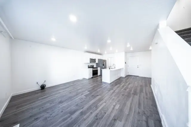 404 N Regatta Ln, Saratoga Springs, UT 84045 - #3