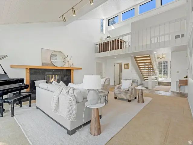 8903 S Cobble Crest Ln, Sandy, UT 84093 - #3