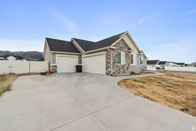 8 S Cherry Wood Ln, Midvale, UT 84047 - #1