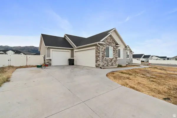 8 S Cherry Wood Ln, Midvale, UT 84047