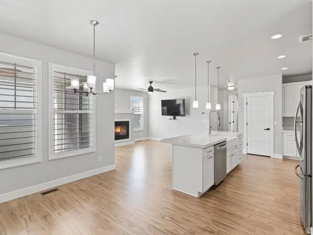 11467 S Abbey Mill Dr Dr, South Jordan, UT 84009 - #3
