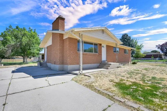 846 W 2400 N, Clinton, UT 84015 - #1