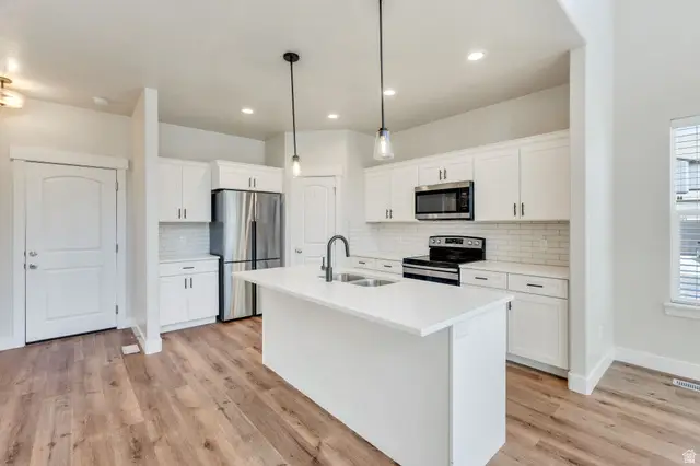 261 W 630 N, Vineyard, UT 84059 - #2