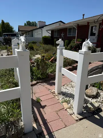 2322 W Surrey Rd, Taylorsville, UT 84129 - #2