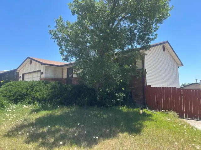 995 W River Cir, Murray, UT 84123 - #2