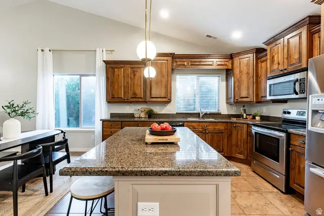 775 W Lazy Oak Way, Sandy, UT 84070 - #3