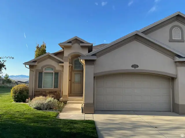 209 Edgewood Cir, North Salt Lake, UT 84054 - #2