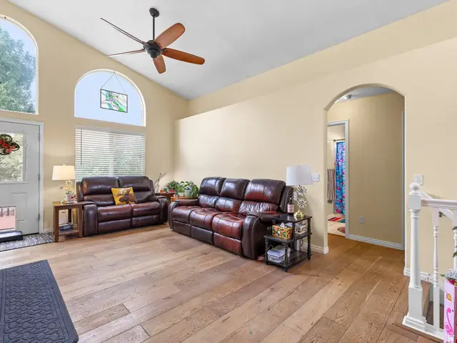 107 E Pebble Beach Dr, Stansbury Park, UT 84074 - #2