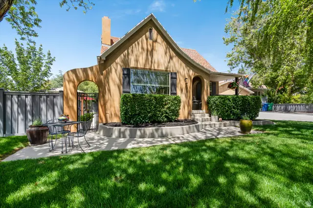 1809 E Gunderson Ln, Holladay, UT 84124 - #1