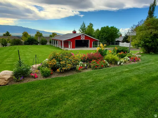 1075 Grandview Dr, Providence, UT 84332