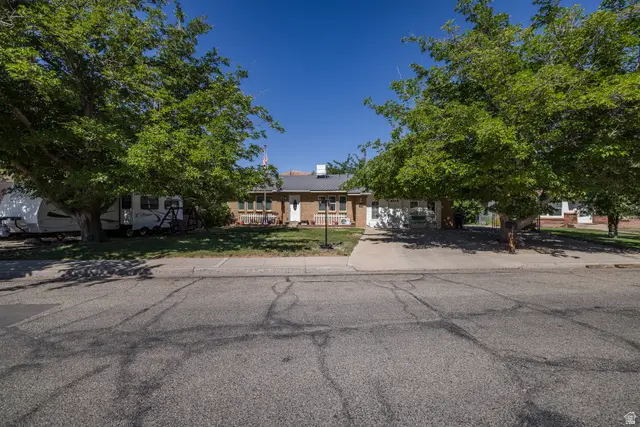 571 Mivida Dr, Moab, UT 84532 - #2