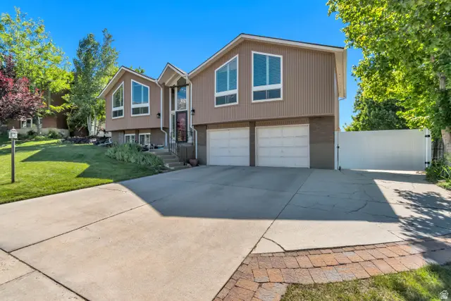 9832 S Falconhurst Dr E, Sandy, UT 84092 - #2