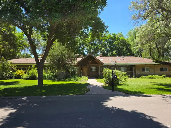 1846 E Charleston Ln, Holladay, UT 84121