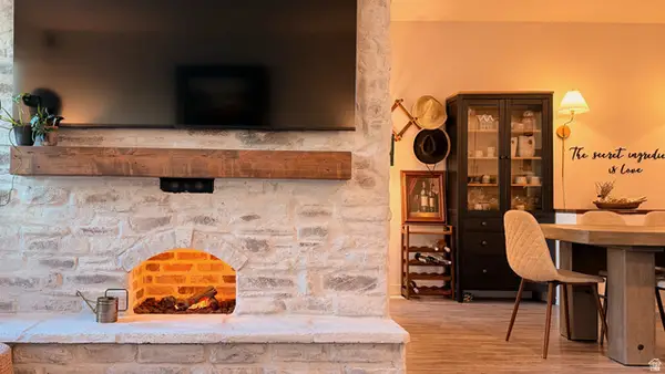 693 S Grant Ln, North Salt Lake, UT 84054